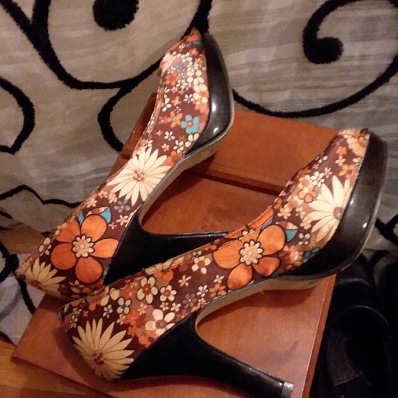 Shoes - Picture 2 of 2